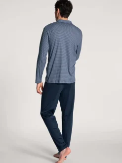 Durchgeknöpfter Pyjama