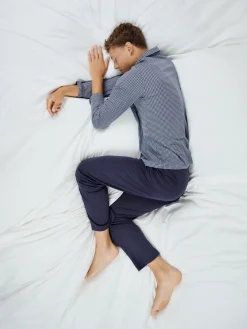 Durchgeknöpfter Pyjama