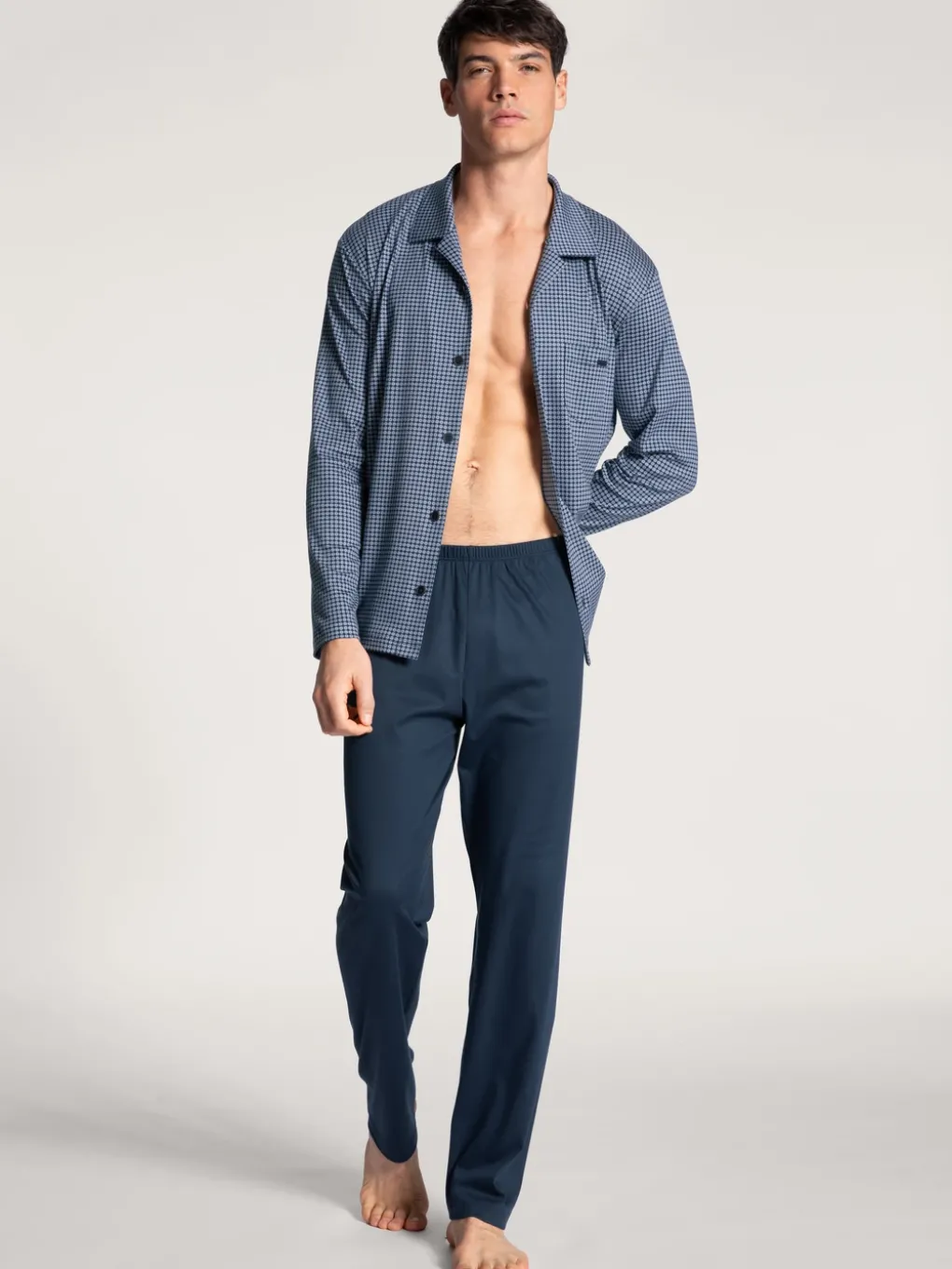 Durchgeknöpfter Pyjama