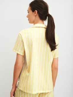 Kurzarm-Shirt mit Knöpfen