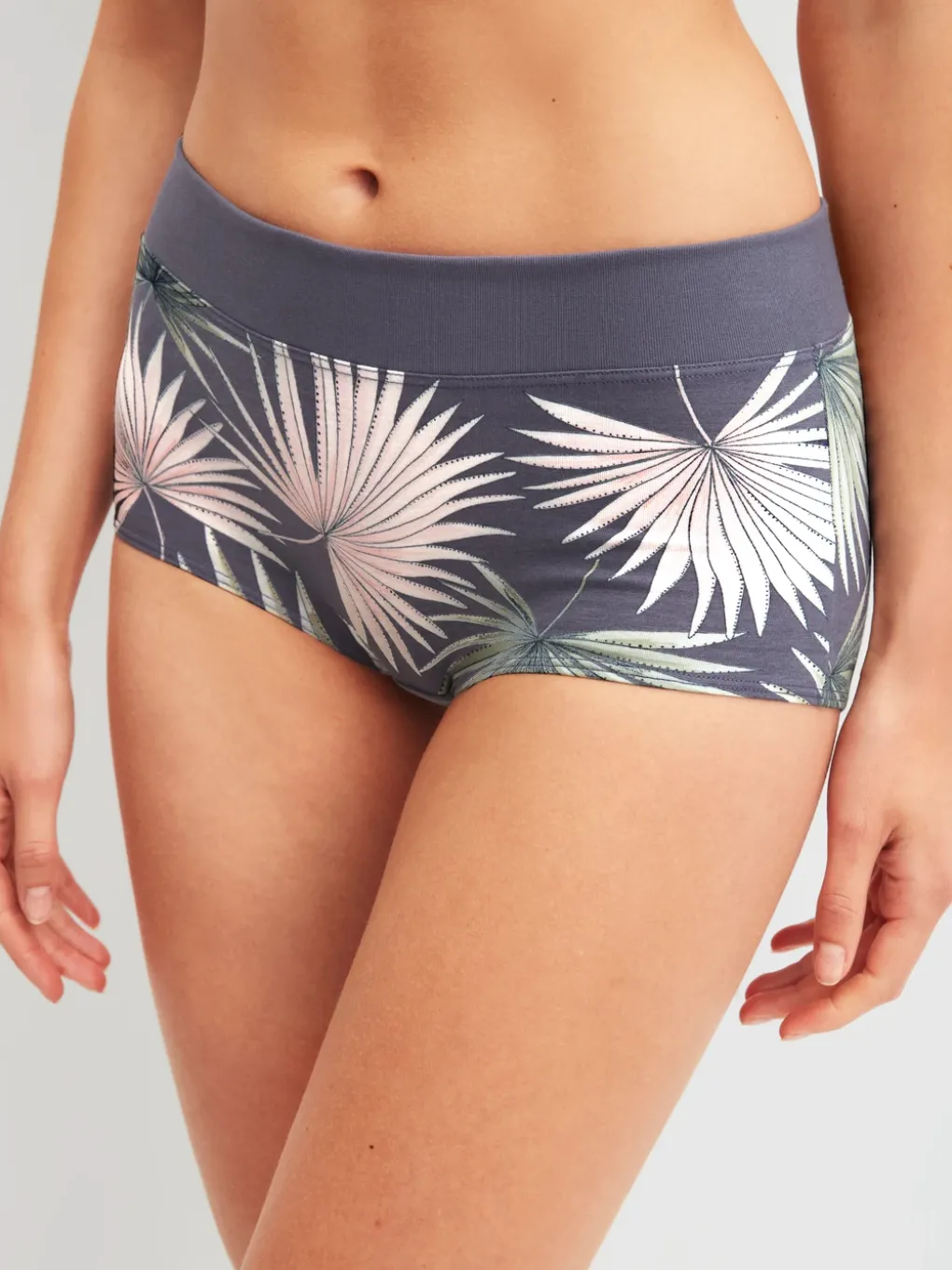 Panty, regular cut
