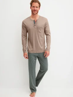 Pyjama, lang