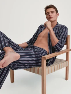 Pyjama mit Knöpfen