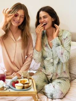 Pyjama mit Knöpfen