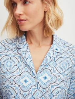 Pyjama mit Knöpfen