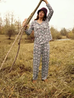 Pyjama mit Knöpfen