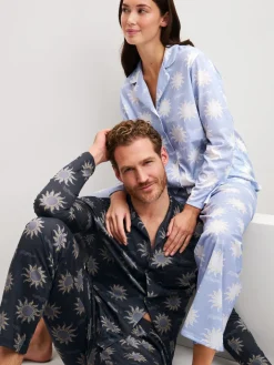Pyjama mit Knöpfen