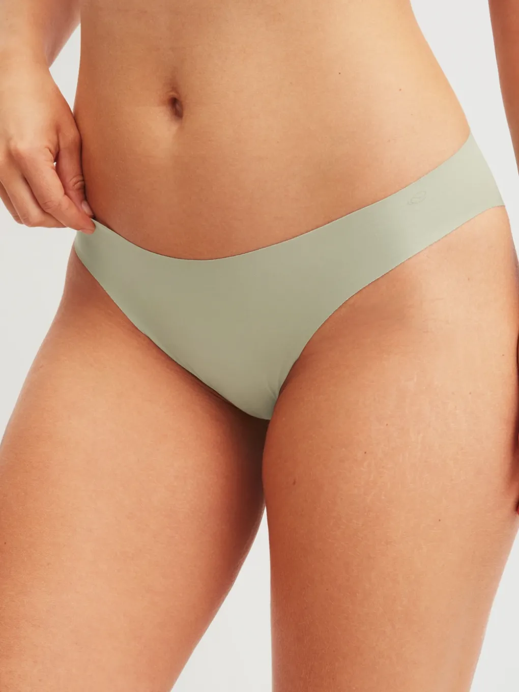 Seamless Brazilian Slip