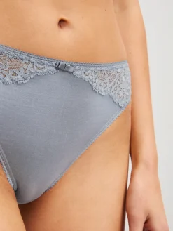 Slip, regular cut