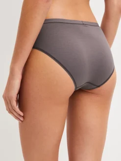 Slip, regular cut