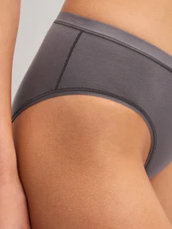 Slip, regular cut