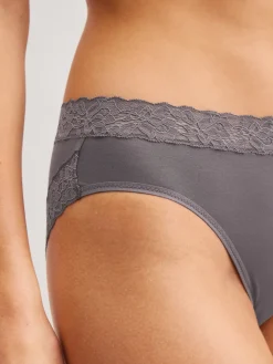 Slip, regular cut