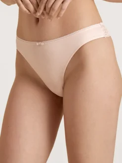 String, low cut
