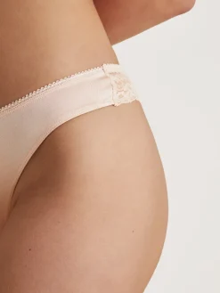 String, low cut